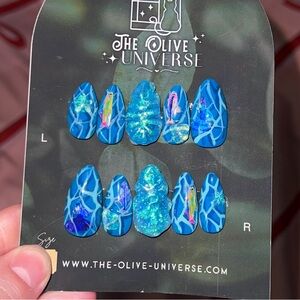 The Olive Universe Blue Underwater Press-On Nail Set
